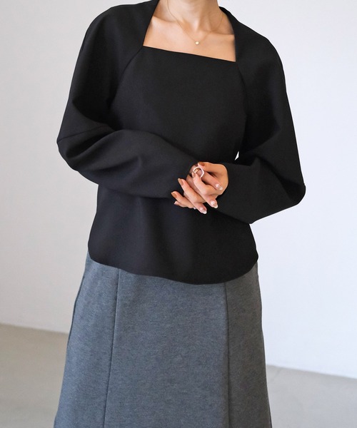 AKTE（アクテ）の「アーチネックボリュームスリーブブラウス（シャツ/ブラウス・レディース・ブラック/グレイッシュベージュ・FREE）」の10枚目の写真