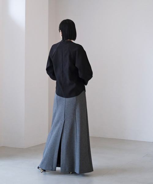 AKTE（アクテ）の「アーチネックボリュームスリーブブラウス（シャツ/ブラウス・レディース・ブラック/グレイッシュベージュ・FREE）」の15枚目の写真