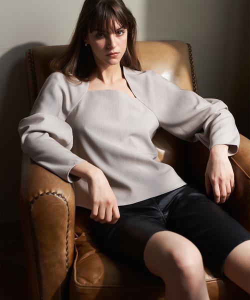 AKTE（アクテ）の「アーチネックボリュームスリーブブラウス（シャツ/ブラウス・レディース・ブラック/グレイッシュベージュ・FREE）」の18枚目の写真