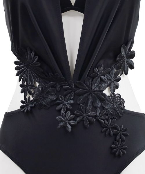 黒ワンピース水着　ANNEBRA ANNEBRA（アンブラ）の「Black モチーフデザインワンピース
