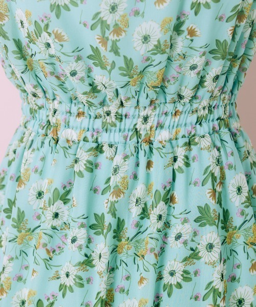 marun（マルン）の「＜大きいサイズ＞ フラワープリントワンピース marun（ワンピース・レディース・グリーン/ブラック・L/LL/3L/4L/5L）」の4枚目の写真