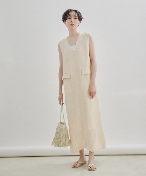 SALON adam et rope'（サロン アダム エ ロペ）の「シルクリネンジャンパースカート/Vネックワンピース（ジャンパースカート・レディース・オフホワイト/ブラック・FREE）」の6枚目の写真