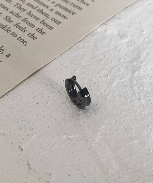 WESTBOY（ウエストボーイ）の「SV925 ブラックフープピアス(両耳用)WO23AC06【WB ORIGINALS】（ピアス（両耳用）・メンズ・ブラック・FREE）」の5枚目の写真