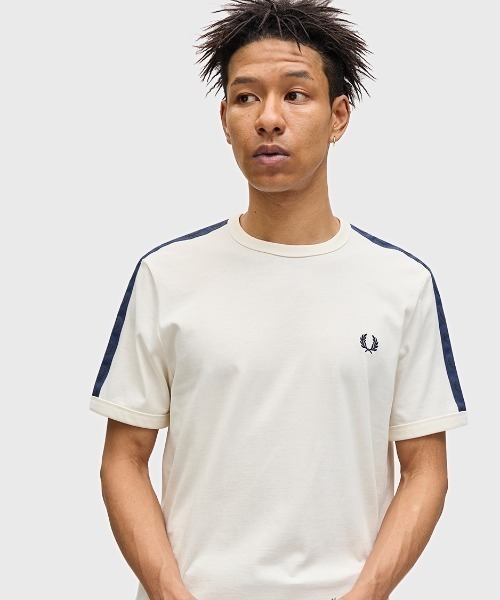 FRED PERRY（フレッドペリー）の「Contrast Tape Ringer T-Shirt／コントラストテープリンガーTシャツ（Tシャツ/カットソー・メンズ・ホワイト/ブラック/オフホワイト/チャコールグレー/アイボリー/ネイビー/ベージュ/ライトオリーブ/ライトベージュ/ベージュ系その他/ダークネイビー/ブラック×ゴールド/マルーン/セージグリーン/ダークブルー/グリーン/ベージュ系その他2・M/L/S）」の8枚目の写真