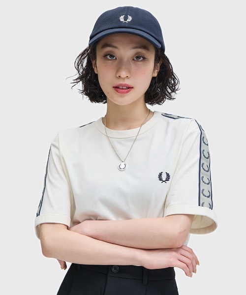 FRED PERRY（フレッドペリー）の「Contrast Tape Ringer T-Shirt／コントラストテープリンガーTシャツ（Tシャツ/カットソー・メンズ・ホワイト/ブラック/オフホワイト/チャコールグレー/アイボリー/ネイビー/ベージュ/ライトオリーブ/ライトベージュ/ベージュ系その他/ダークネイビー/ブラック×ゴールド/マルーン/セージグリーン/ダークブルー/グリーン/ベージュ系その他2・M/L/S）」の9枚目の写真