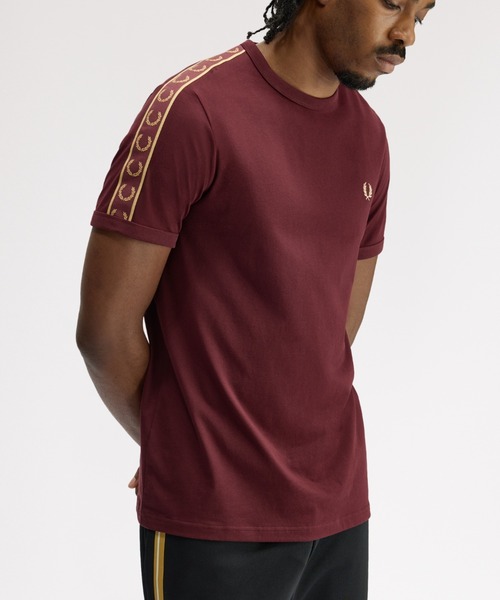 FRED PERRY（フレッドペリー）の「Contrast Tape Ringer T-Shirt／コントラストテープリンガーTシャツ（Tシャツ/カットソー・メンズ・ホワイト/ブラック/オフホワイト/チャコールグレー/アイボリー/ネイビー/ベージュ/ライトオリーブ/ライトベージュ/ベージュ系その他/ダークネイビー/ブラック×ゴールド/マルーン/セージグリーン/ダークブルー/グリーン/ベージュ系その他2・M/L/S）」の17枚目の写真