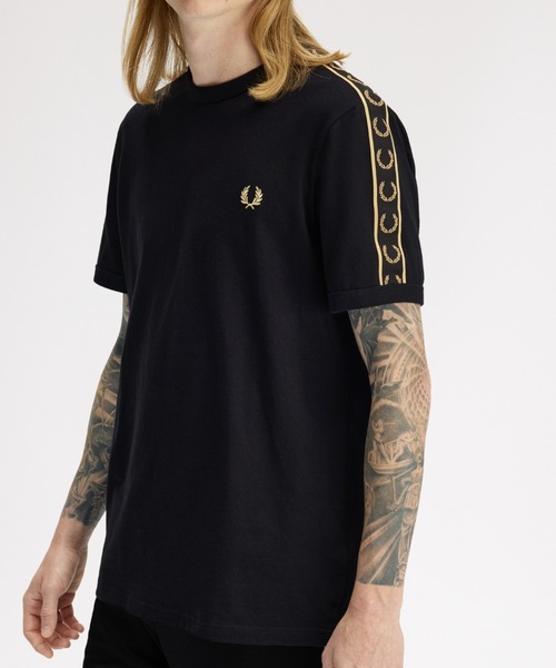 FRED PERRY（フレッドペリー）の「Contrast Tape Ringer T-Shirt／コントラストテープリンガーTシャツ（Tシャツ/カットソー・メンズ・ホワイト/ブラック/オフホワイト/チャコールグレー/アイボリー/ネイビー/ベージュ/ライトオリーブ/ライトベージュ/ベージュ系その他/ダークネイビー/ブラック×ゴールド/マルーン/セージグリーン/ダークブルー/グリーン/ベージュ系その他2・M/L/S）」の6枚目の写真