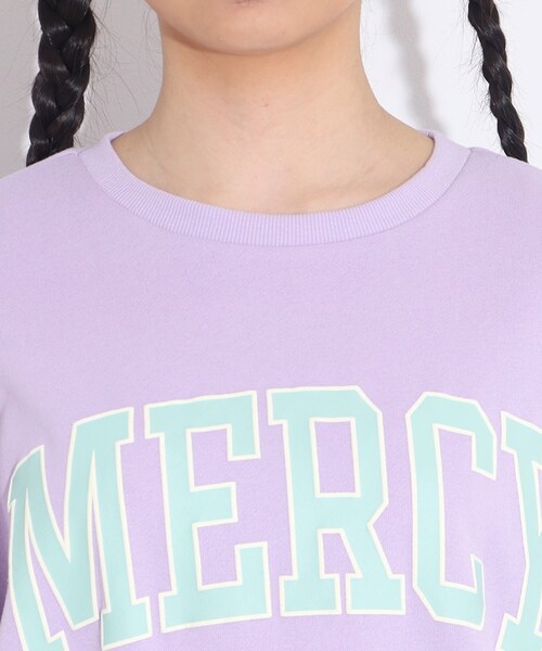 PINK-latte(ピンクラテ)の「◆【130サイズあり】カレッジロゴ裏毛プルオーバー(Tシャツ/カットソー・キッズ・チャコールグレー/ライトパープル/ダークグリーン/グレー/オフホワイト・15 /14/13/16/02)」の9枚目の写真