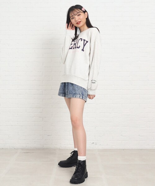 PINK-latte(ピンクラテ)の「◆【130サイズあり】カレッジロゴ裏毛プルオーバー(Tシャツ/カットソー・キッズ・チャコールグレー/ライトパープル/ダークグリーン/グレー/オフホワイト・15 /14/13/16/02)」の16枚目の写真