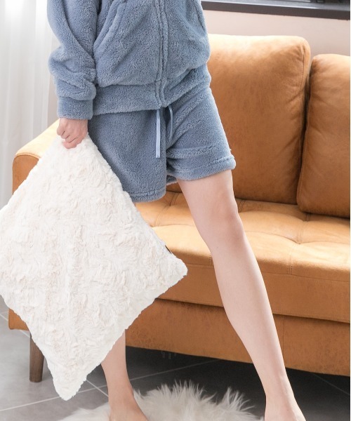 ad thie(アドティエ)の「ボア ショート パンツ(ルームウェア/パジャマ・レディース・チャコール/オフホワイト/ブラック/ブルー/ミント/ピンク/ナチュラル/ネイビー・FREE)」の7枚目の写真