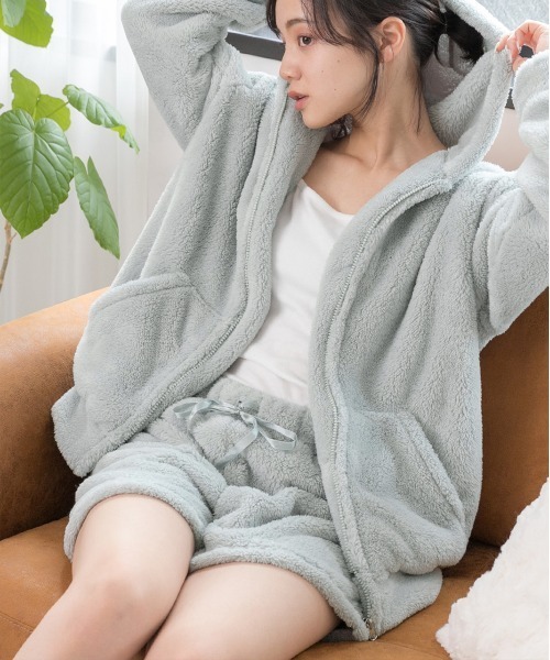 ad thie(アドティエ)の「ボア ショート パンツ(ルームウェア/パジャマ・レディース・チャコール/オフホワイト/ブラック/ブルー/ミント/ピンク/ナチュラル/ネイビー・FREE)」の10枚目の写真