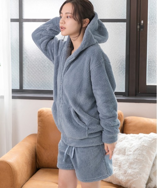 ad thie(アドティエ)の「ボア ショート パンツ(ルームウェア/パジャマ・レディース・チャコール/オフホワイト/ブラック/ブルー/ミント/ピンク/ナチュラル/ネイビー・FREE)」の14枚目の写真