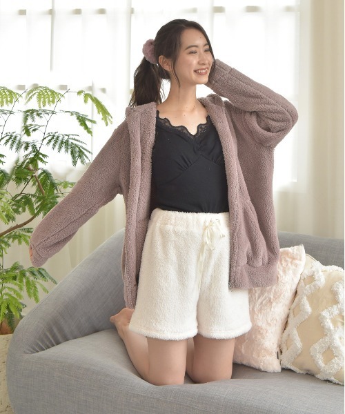 ad thie(アドティエ)の「ボア ショート パンツ(ルームウェア/パジャマ・レディース・チャコール/オフホワイト/ブラック/ブルー/ミント/ピンク/ナチュラル/ネイビー・FREE)」の19枚目の写真