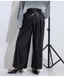 レザータッチタックワイドパンツ