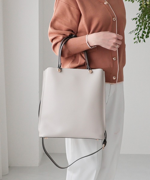 MIAN （ミアン）の「CLIVIA / 縦型A4トートバッグ（トートバッグ・レディース・モカ/ブラック/グレー/アイボリー/グリーン・FREE）」の3枚目の写真