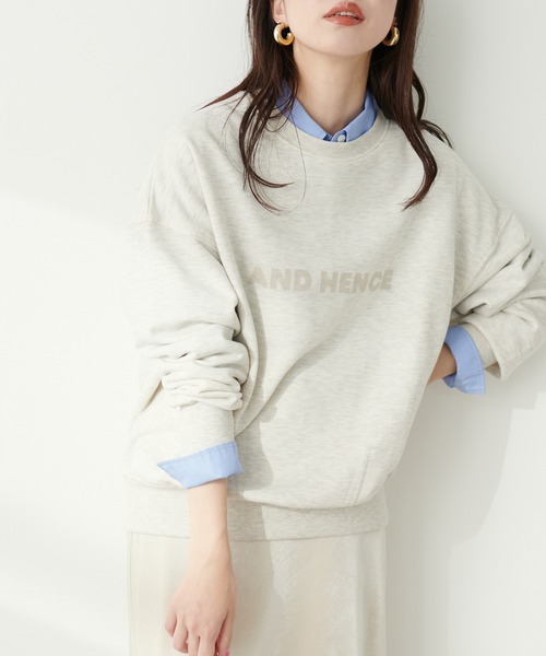 natural couture（ナチュラルクチュール）の「カレッジロゴ裏毛プル