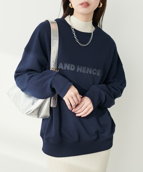 natural couture（ナチュラルクチュール）の「カレッジロゴ裏毛プルオーバー（スウェット・レディース・ボルドー/ネイビー/オートミール/ライトベージュ・FREE）」の3枚目の写真