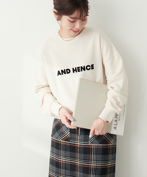 natural couture（ナチュラルクチュール）の「カレッジロゴ裏毛プルオーバー（スウェット・レディース・ボルドー/ネイビー/オートミール/ライトベージュ・FREE）」の2枚目の写真