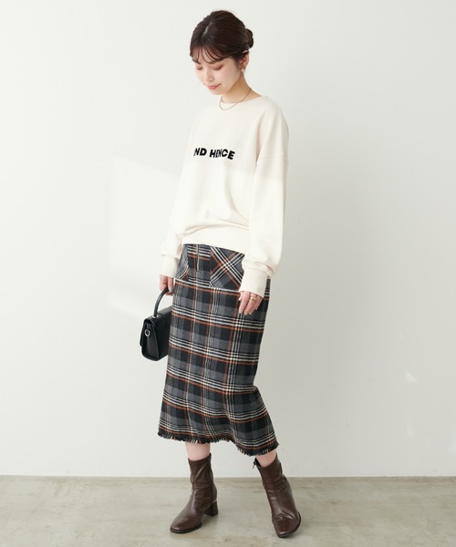 natural couture（ナチュラルクチュール）の「カレッジロゴ裏毛プルオーバー（スウェット・レディース・ボルドー/ネイビー/オートミール/ライトベージュ・FREE）」の13枚目の写真