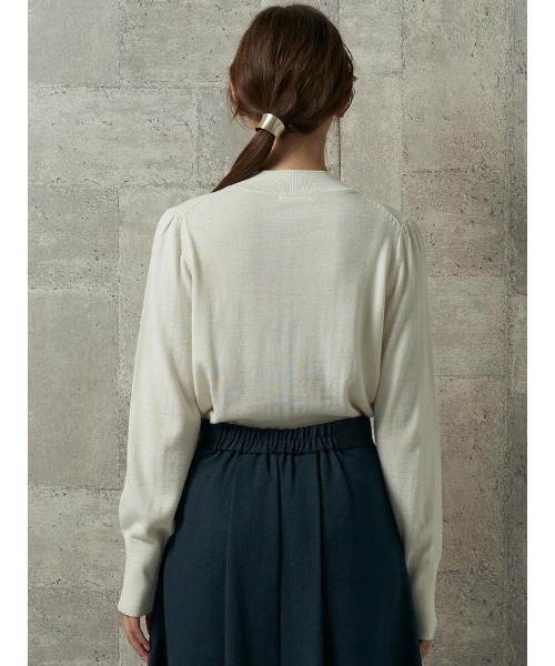 Perfect Suit FActory（パーフェクトスーツファクトリー）の「イタリー糸　ハイネックニット　オフホワイト/イエロー/サックス/ネイビー/ワイン（ニット/セーター・レディース・オフホワイト/サックスブルー/ワイン/イエロー/ネイビー・L/M/S）」の9枚目の写真