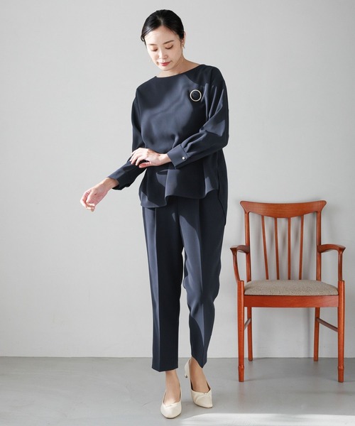 Elura（エルーラ）の「セレモニー&お祝いハンサムチュニック（シャツ/ブラウス・レディース・ブラック/ネイビー/グレイッシュベージュ・LARGE/MEDIUM）」の4枚目の写真