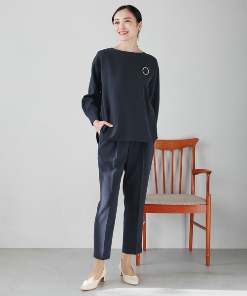 Elura（エルーラ）の「セレモニー&お祝いハンサムチュニック（シャツ/ブラウス・レディース・ブラック/ネイビー/グレイッシュベージュ・LARGE/MEDIUM）」の5枚目の写真