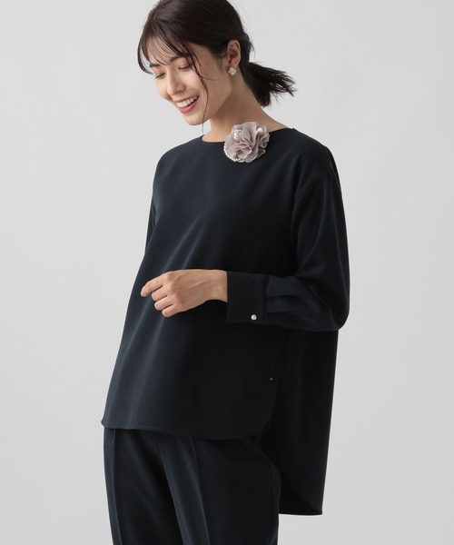 Elura（エルーラ）の「セレモニー&お祝いハンサムチュニック（シャツ/ブラウス・レディース・ブラック/ネイビー/グレイッシュベージュ・LARGE/MEDIUM）」の6枚目の写真