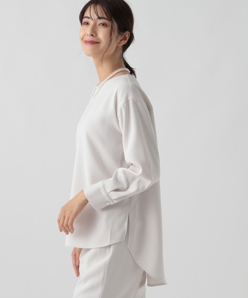 Elura（エルーラ）の「セレモニー&お祝いハンサムチュニック（シャツ/ブラウス・レディース・ブラック/ネイビー/グレイッシュベージュ・LARGE/MEDIUM）」の14枚目の写真