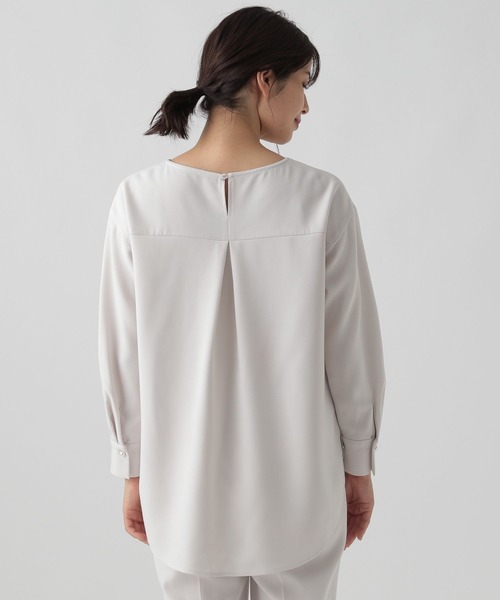 Elura（エルーラ）の「セレモニー&お祝いハンサムチュニック（シャツ/ブラウス・レディース・ブラック/ネイビー/グレイッシュベージュ・LARGE/MEDIUM）」の17枚目の写真