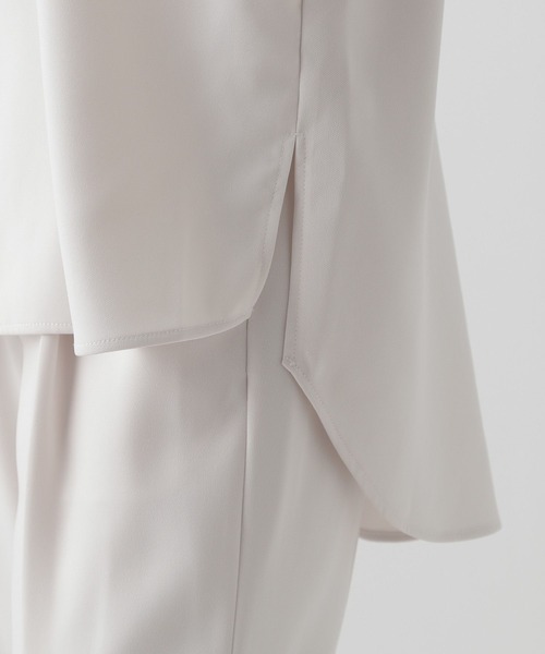 Elura（エルーラ）の「セレモニー&お祝いハンサムチュニック（シャツ/ブラウス・レディース・ブラック/ネイビー/グレイッシュベージュ・LARGE/MEDIUM）」の21枚目の写真