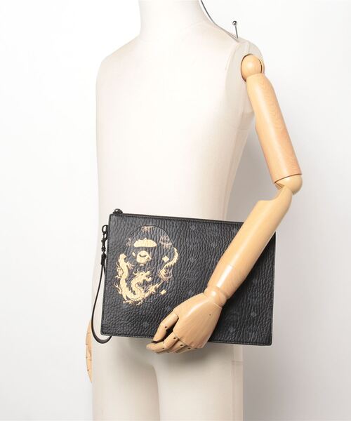 A BATHING APE（アベイシングエイプ）の「BAPE X MCM FLAT POUCH