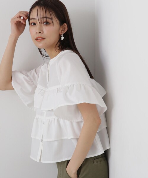 N.（N. Natural Beauty Basic）（エヌエヌナチュラルビューティーベーシック）の「◆フロントボタンラッフルブラウス（シャツ/ブラウス・レディース・ライトブルー/オフホワイト/ブラック系その他・MEDIUM）」の2枚目の写真