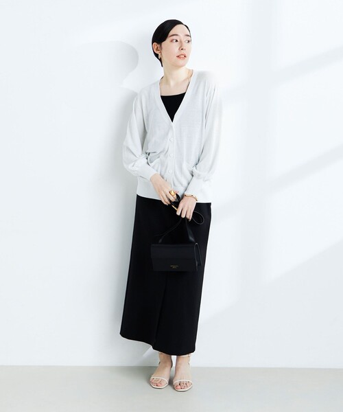 NOLLEY’S Sophi（ノーリーズソフィ）の「《手洗い可能》ラメシアーVネックカーディガン（カーディガン/ボレロ・レディース・ゴールド/シルバー・38）」の16枚目の写真