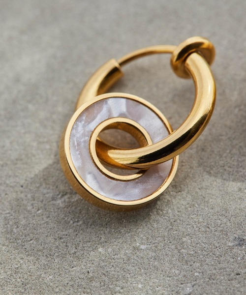 ear PAPILLONNER（イアパピヨネ）の「《金属アレルギー対応/ステンレス/2WAY》シェルリングイヤリング（イヤリング・レディース・ゴールド・FREE）」の2枚目の写真