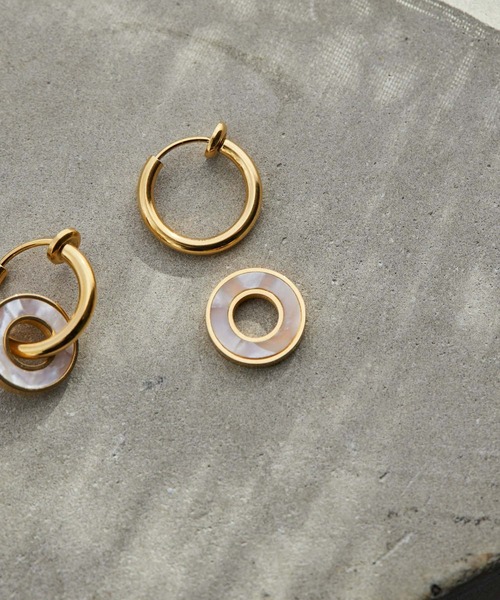 ear PAPILLONNER（イアパピヨネ）の「《金属アレルギー対応/ステンレス/2WAY》シェルリングイヤリング（イヤリング・レディース・ゴールド・FREE）」の3枚目の写真