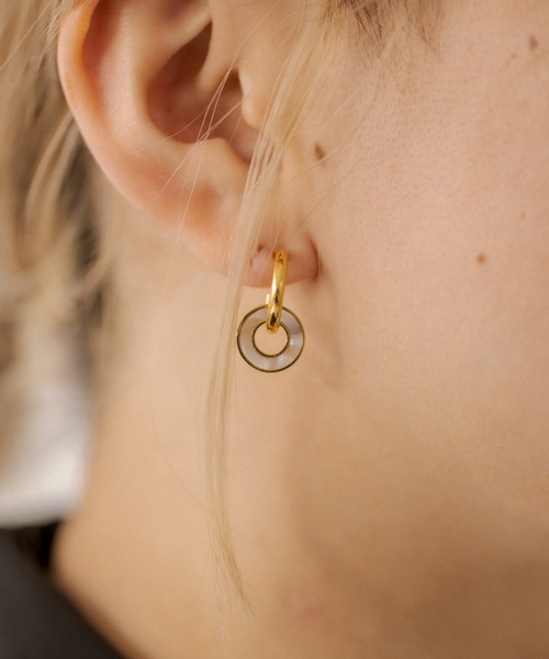 ear PAPILLONNER（イアパピヨネ）の「《金属アレルギー対応/ステンレス/2WAY》シェルリングイヤリング（イヤリング・レディース・ゴールド・FREE）」の4枚目の写真