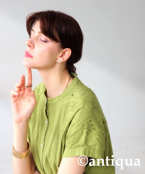 antiqua(アンティカ)の「3連パールデザインピアス(ピアス(両耳用)・レディース・ゴールド・FREE)」の9枚目の写真