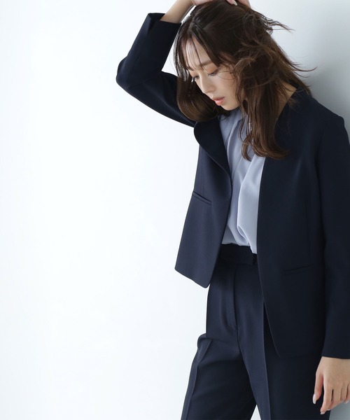 NATURAL BEAUTY BASIC(ナチュラルビューティーベーシック)の「◇<Peストレッチツイルセットアップ>ノーカラージャケット(ノーカラージャケット・レディース・ネイビー/チャコールグレー・LARGE/MEDIUM/SMALL)」の7枚目の写真