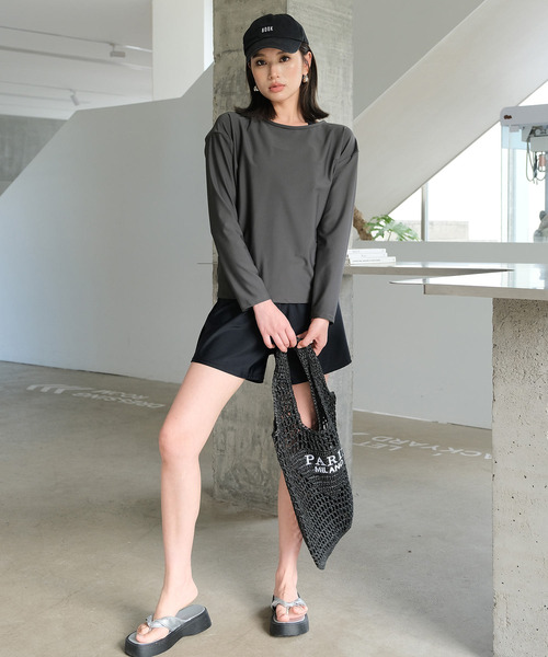 OSYAREVO(オシャレボ)の「水着 レディース 体型カバー ラッシュガード タンキニ 4点セット 紫外線カット率 99%以上 UPF50+ uvカット フィットネス 水陸両用 バックシャン セットアップ セパレート(水着・レディース・グレイッシュベージュ/グレー/オリーブ/ブルーグリーン・MEDIUM/LARGE/X-LARGE)」の10枚目の写真