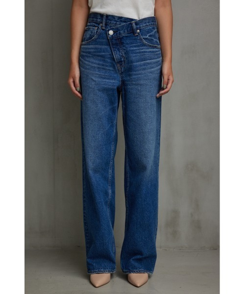 AZUL by moussy(アズールバイマウジー)の「AZUL DENIM/オーバーラップデニム(デニムパンツ・レディース・ブルー/ライトブラック・MEDIUM/SMALL)」の4枚目の写真