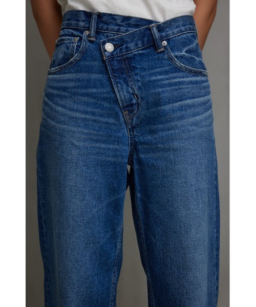 AZUL by moussy(アズールバイマウジー)の「AZUL DENIM/オーバーラップデニム(デニムパンツ・レディース・ブルー/ライトブラック・MEDIUM/SMALL)」の7枚目の写真