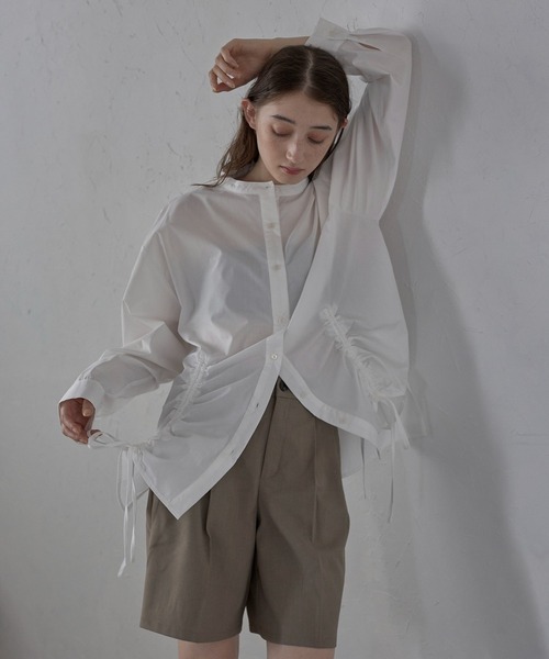 MINERTE(ミネルテ)の「【MINERTE】front ribbon shirt / フロントギャザーリボンシャツ(シャツ/ブラウス・レディース・ベージュ/ライトイエロー/オフホワイト/チャコールグレー・FREE)」の2枚目の写真