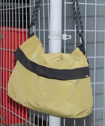 Perushu（ペルーシュ）の「3ポケットジップショルダーバッグ（ショルダーバッグ）」