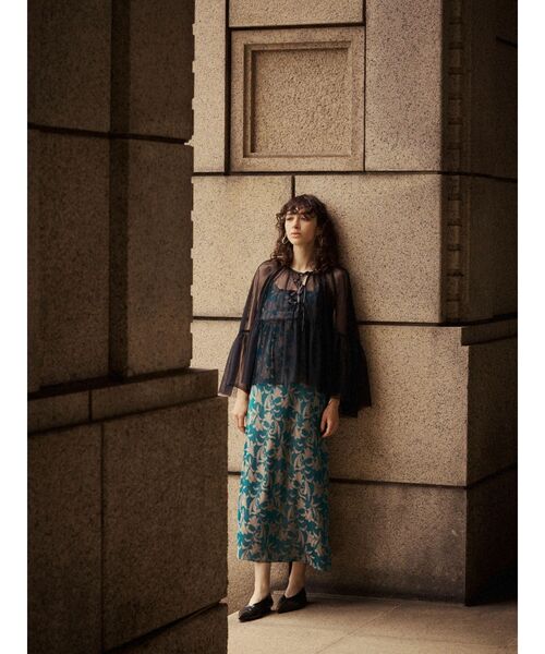 【大人気】SANDRO フローラルジャカード ミディワンピース SANDRO フローラルジャカード ミディワンピース ドレープ入り
