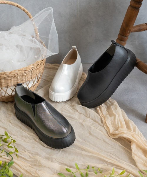 Fabby fabby（ファビィーファビィー）の「トラックソールスリッポンシューズ（スリッポン・レディース・オフホワイト/ブラック/シルバー・MEDIUM/LARGE/SMALL）」の6枚目の写真