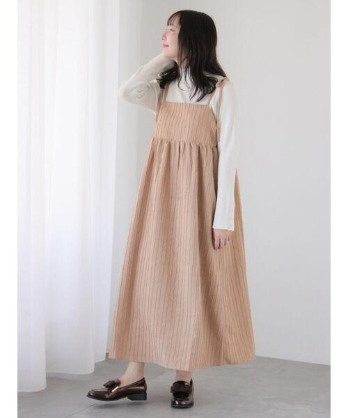 Te chichi TERRASSE(テチチテラス)の「フリンジ肩リボンキャミワンピース(ワンピース・レディース・ベージュ/ブラック・F)」の1枚目の写真