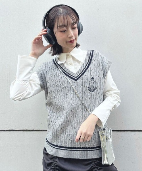F i.n.t(フィント)の「ライン使いケーブルニットベスト/fint(ベスト・レディース・アイボリー/ライトピンク/グレー・FREE)」の3枚目の写真