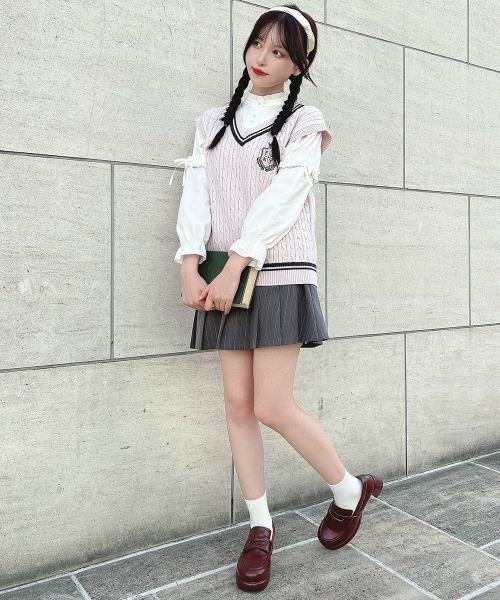 F i.n.t(フィント)の「ライン使いケーブルニットベスト/fint(ベスト・レディース・アイボリー/ライトピンク/グレー・FREE)」の6枚目の写真