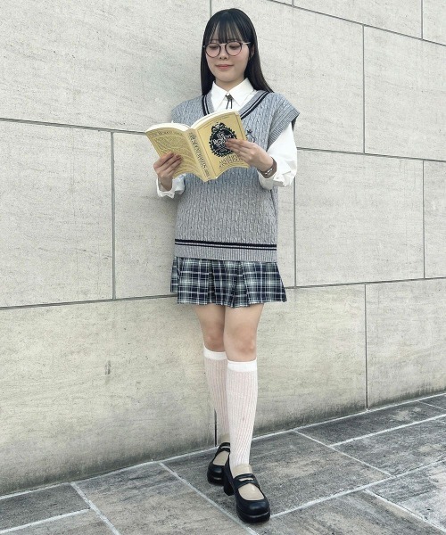 F i.n.t(フィント)の「ライン使いケーブルニットベスト/fint(ベスト・レディース・アイボリー/ライトピンク/グレー・FREE)」の15枚目の写真