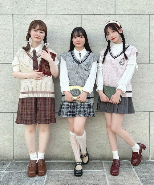 F i.n.t(フィント)の「ライン使いケーブルニットベスト/fint(ベスト・レディース・アイボリー/ライトピンク/グレー・FREE)」の17枚目の写真